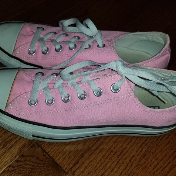 Women's Size 9 Pink Converse - Picture 3 of 4